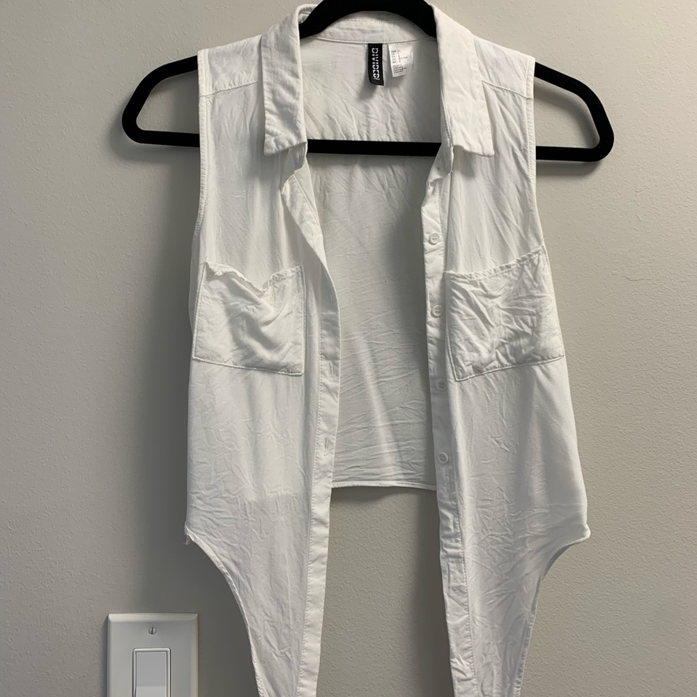 Tie front button up top